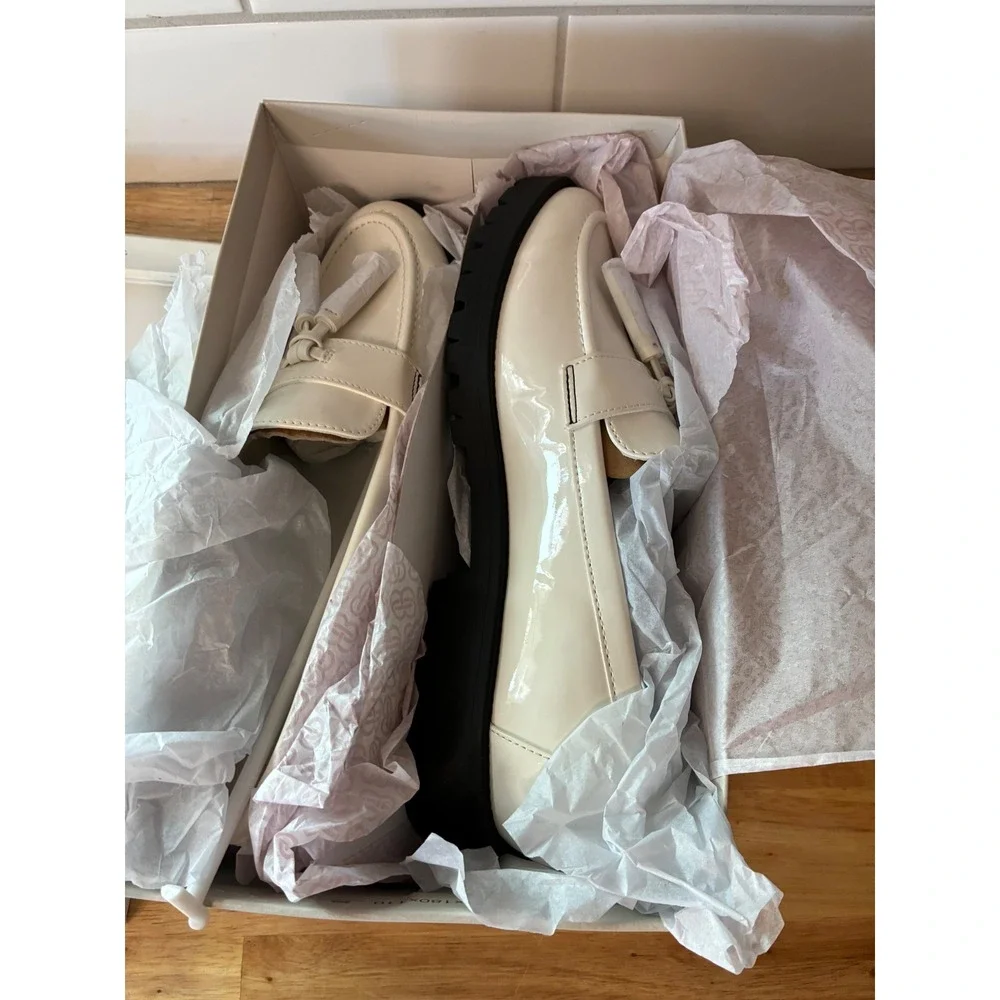 Bandolino Fillup3 Ivory Patent Lug Sole Tassel Loafers Womens 9.5 M NEW